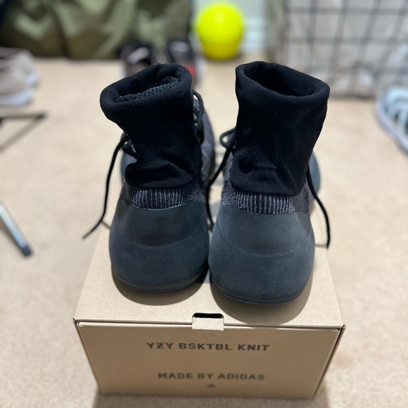 Adidas Yeezy Black Knit Men's Shoes - Picture 8 of 9